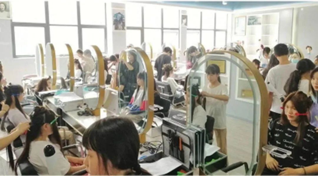 科华专业 | 四川科华高级技工学校——美容美发与造型专业