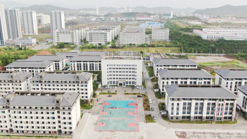 达州凤凰职业技术学校校园实训与教学环境