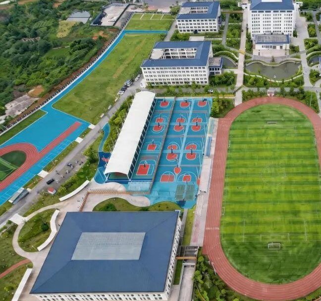 四川省屏山县职业技术学校运动场与实训楼